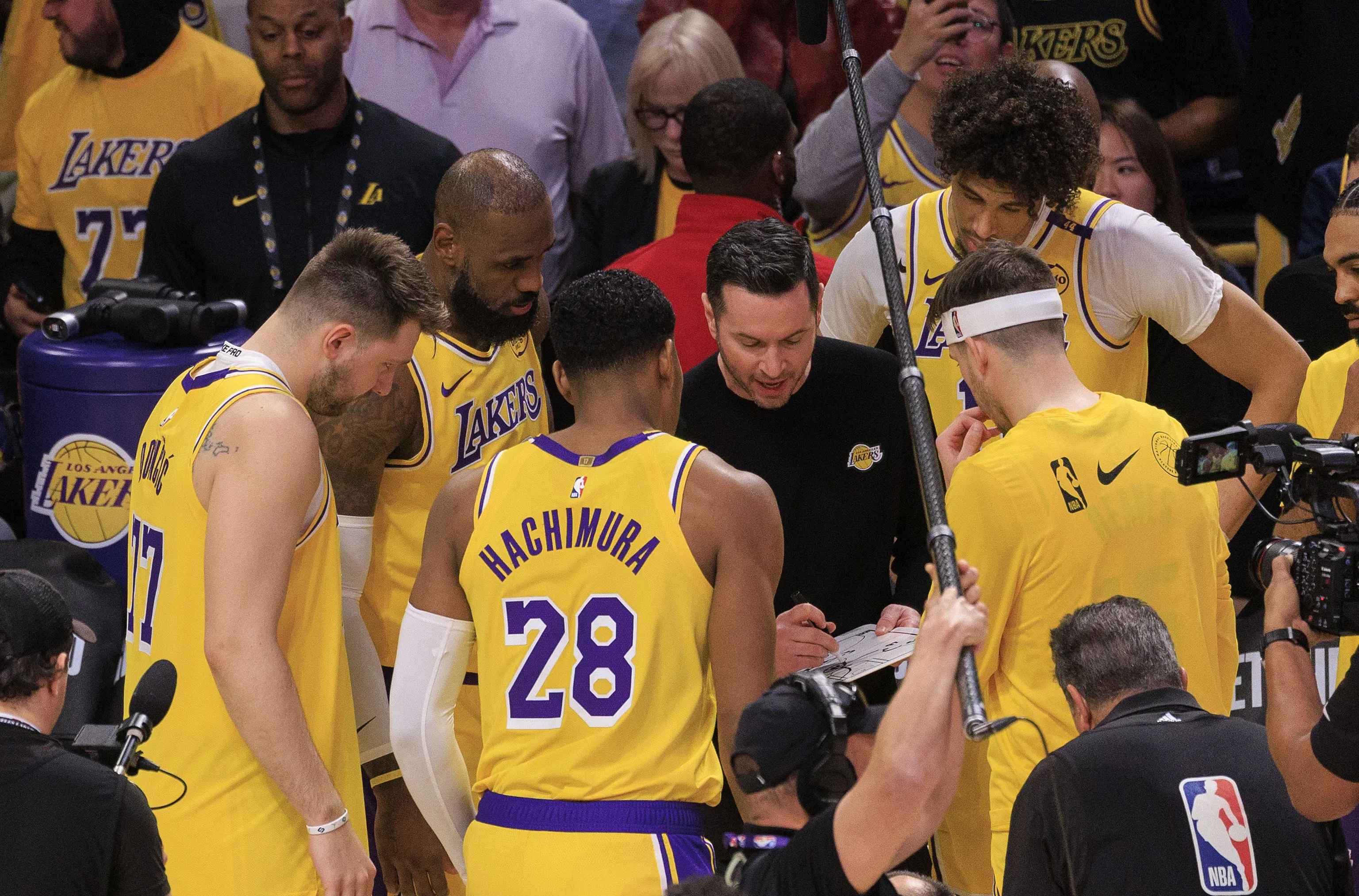 关于关键时刻NBA总决赛传出新动向；纽约尼克斯扳平良机；管理层表态：媒体盛赞；团队化学反应显著的信息