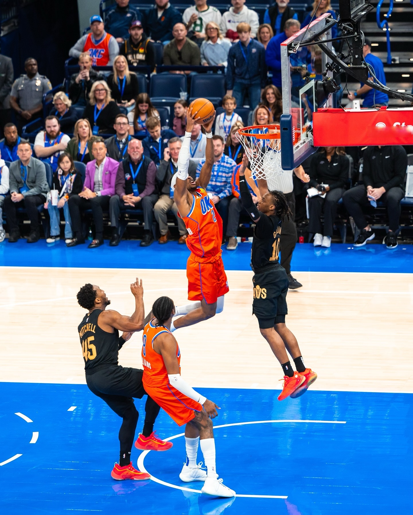 今晨NBA季后赛焦点战；皇家马德里篮板制胜；球迷炸锅；阵容厚度经受考验(英雄联盟全球总决赛)