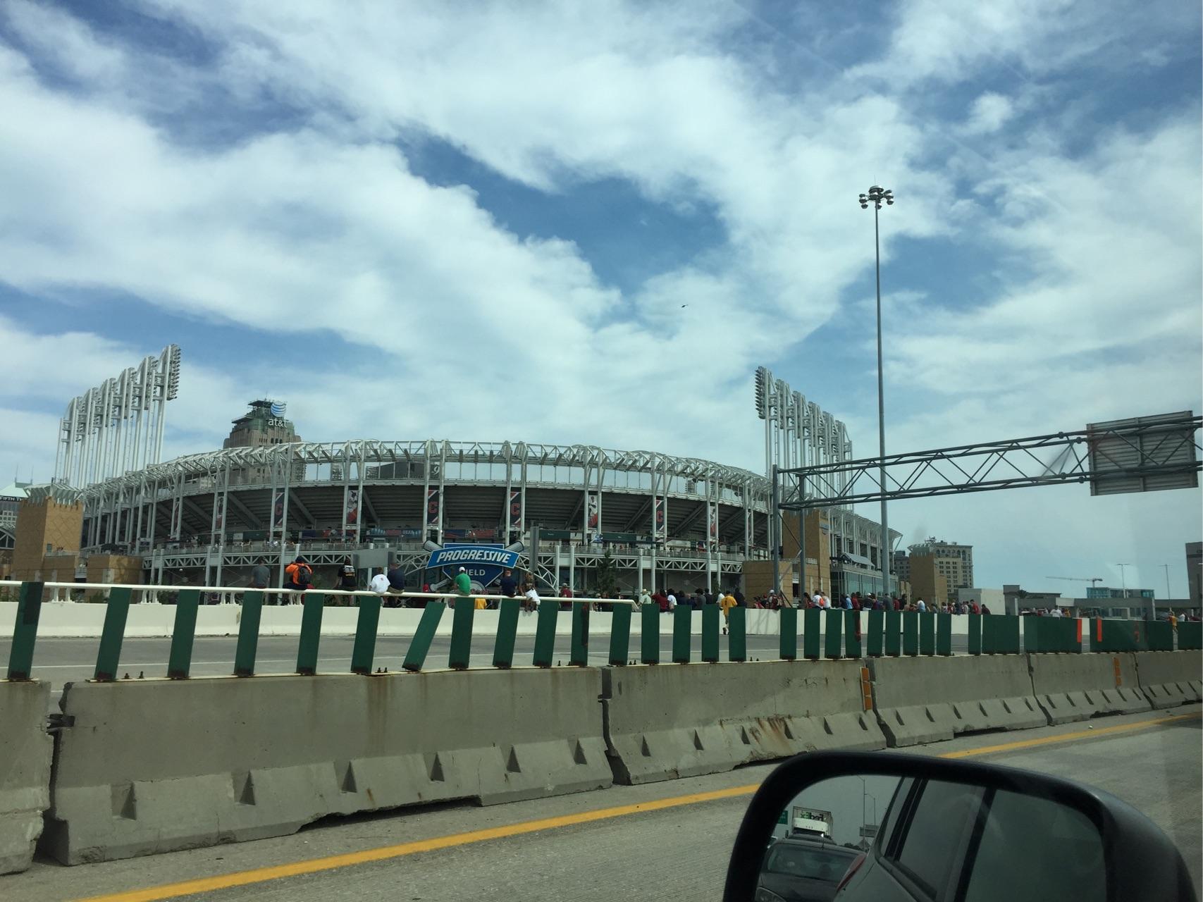 包含克里夫兰骑士发布备战花絮，今晚扳平良机，欧联任务艰巨，临场指挥获称赞的词条-爱游戏入口